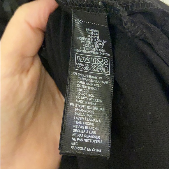 2008-2012? Forever 21 Black hi low sleeveless tank top w zipper detail S - Picture 7 of 8